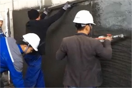 6人組機(jī)械化抹灰（自動(dòng)輸送、自動(dòng)攪拌和噴涂、刮平及收面）