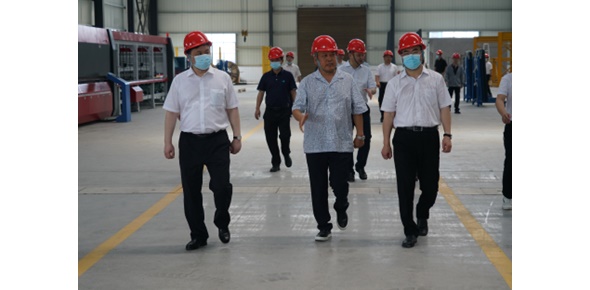 2022-6-29市委書記劉革安陪同省金融監(jiān)管局、國家開發(fā)銀行等領(lǐng)導(dǎo)視察萬眾集團(tuán)